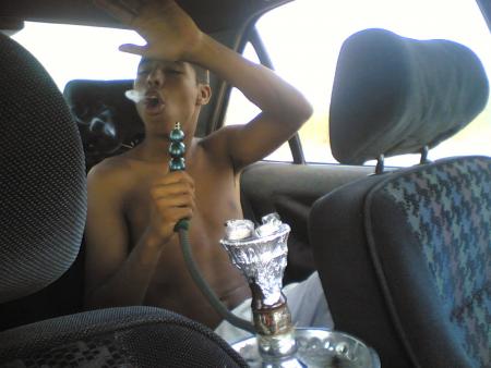 jad et chicha dans la voitur